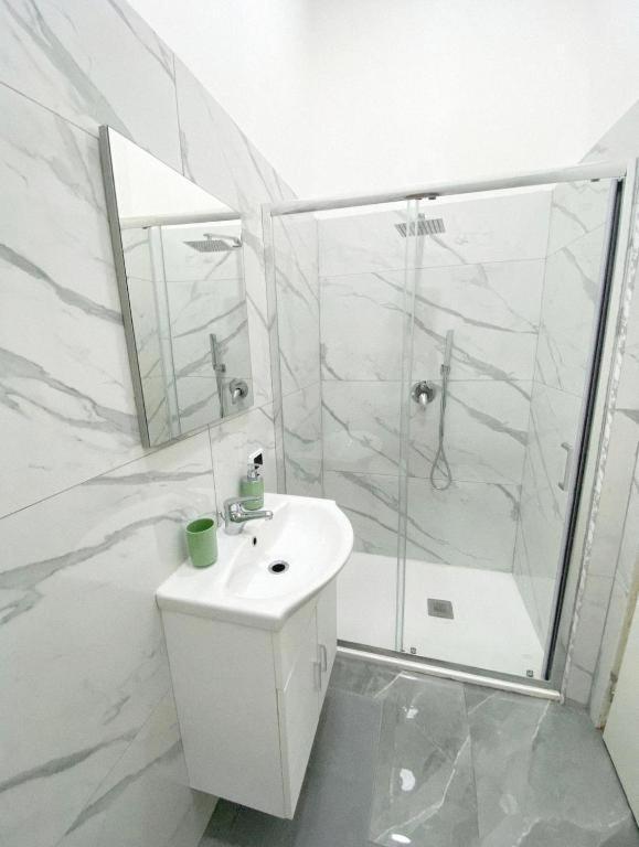 Domus Luigi Leone 2 Bed & Breakfast Naples Exterior photo